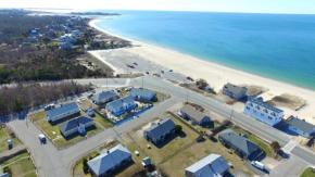 Modern Cape Cod Cottage Walk to Craigville Beach